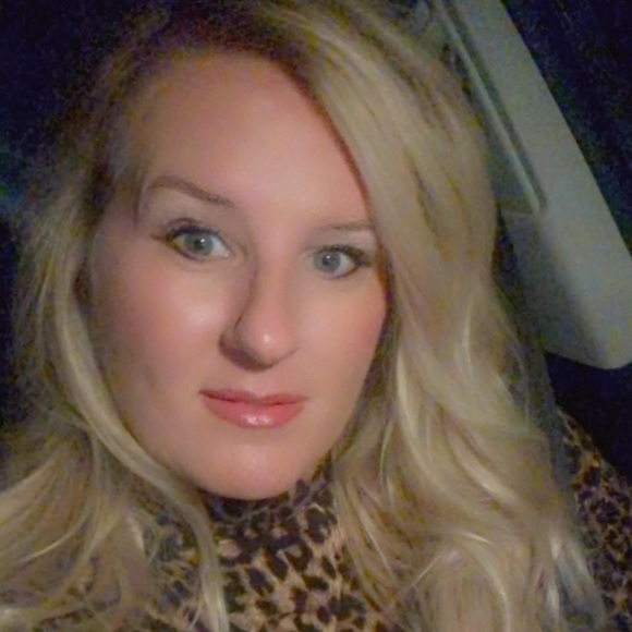 Meet your Posher, Stacy - Picture 2 of 2